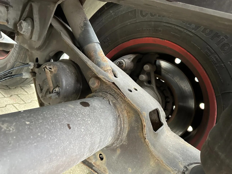 Полуприцеп-контейнеровоз/ Сменный кузов Burg 20FT ADR (EX/II, EX/III, FL, AT) Chassis, Empty weight : 3.690kg, SAF INTRADISC, 2x Liftaxle, NL-chassis: фото 19 Полуприцеп-контейнеровоз/ Сменный кузов Burg 20FT ADR (EX/II, EX/III, FL, AT) Chassis, Empty weight : 3.690kg, SAF INTRADISC, 2x Liftaxle, NL-chassis: фото 19