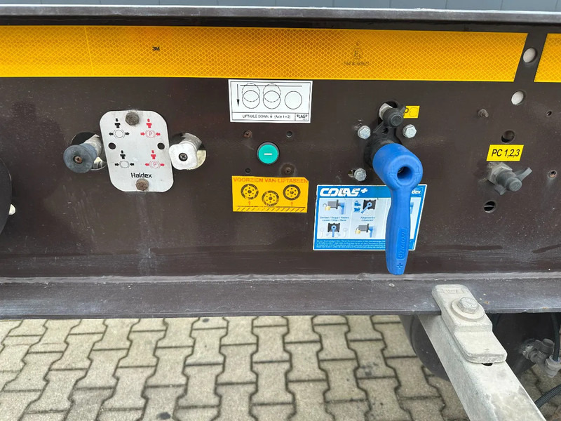 Полуприцеп-контейнеровоз/ Сменный кузов Burg 20FT ADR (EX/II, EX/III, FL, AT) Chassis, Empty weight : 3.690kg, SAF INTRADISC, 2x Liftaxle, NL-chassis: фото 12 Полуприцеп-контейнеровоз/ Сменный кузов Burg 20FT ADR (EX/II, EX/III, FL, AT) Chassis, Empty weight : 3.690kg, SAF INTRADISC, 2x Liftaxle, NL-chassis: фото 12