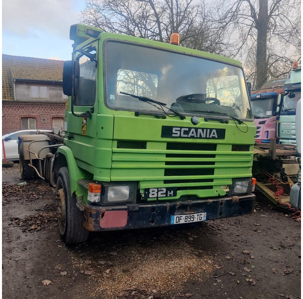 Scania 82-H - Грузовик-контейнеровоз/ Сменный кузов: фото 1 Scania 82-H - Грузовик-контейнеровоз/ Сменный кузов: фото 1