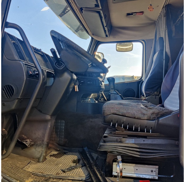 Volvo FH-GLOBBETROTTER - Тягач: фото 3 Volvo FH-GLOBBETROTTER - Тягач: фото 3