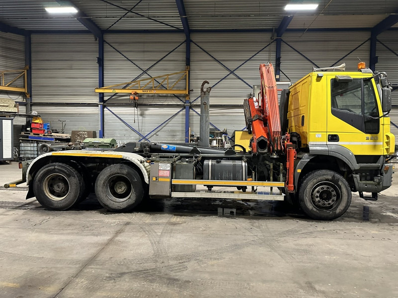 Крюковой мультилифт, Автоманипулятор Iveco TRAKKER 350 6x4 HOOKLIFT + CRANE FASSI F120.22 (5/6 F) - *342.000km* - STEEL SPRING / BIG AXLES - AS TRONIC AUTOMATIC GEARBOX: фото 20