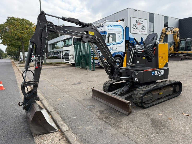 Volvo ECR25D 1159 UREN - SLOOP + SORTEERFUNCTIE - EXTRA HYDR. LEIDINGEN - HYDR SNELWISSEL - CE - BE MACHINE - Мини-экскаватор: фото 2 Volvo ECR25D 1159 UREN - SLOOP + SORTEERFUNCTIE - EXTRA HYDR. LEIDINGEN - HYDR SNELWISSEL - CE - BE MACHINE - Мини-экскаватор: фото 2