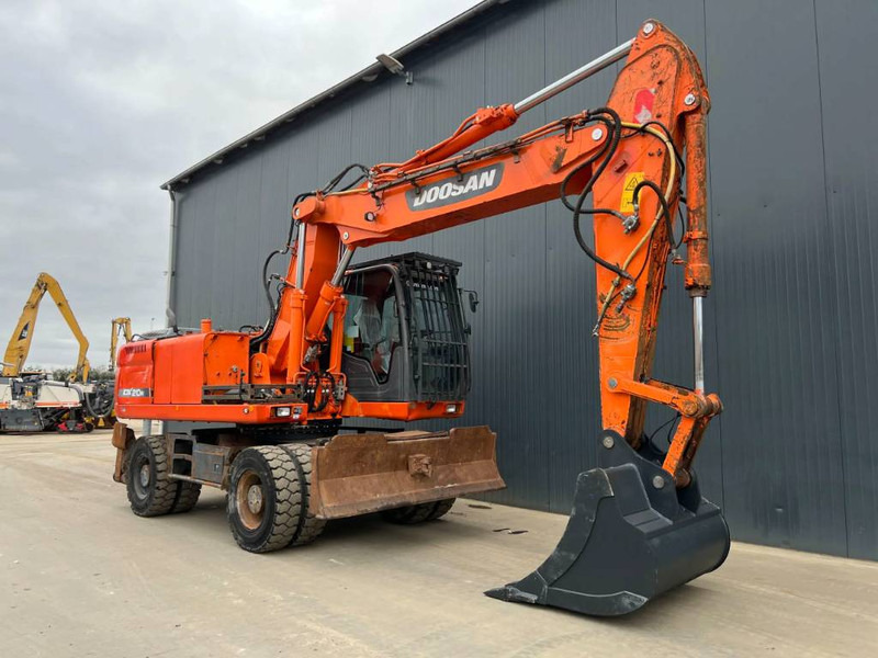Doosan DX210W - Колёсный экскаватор: фото 3 Doosan DX210W - Колёсный экскаватор: фото 3