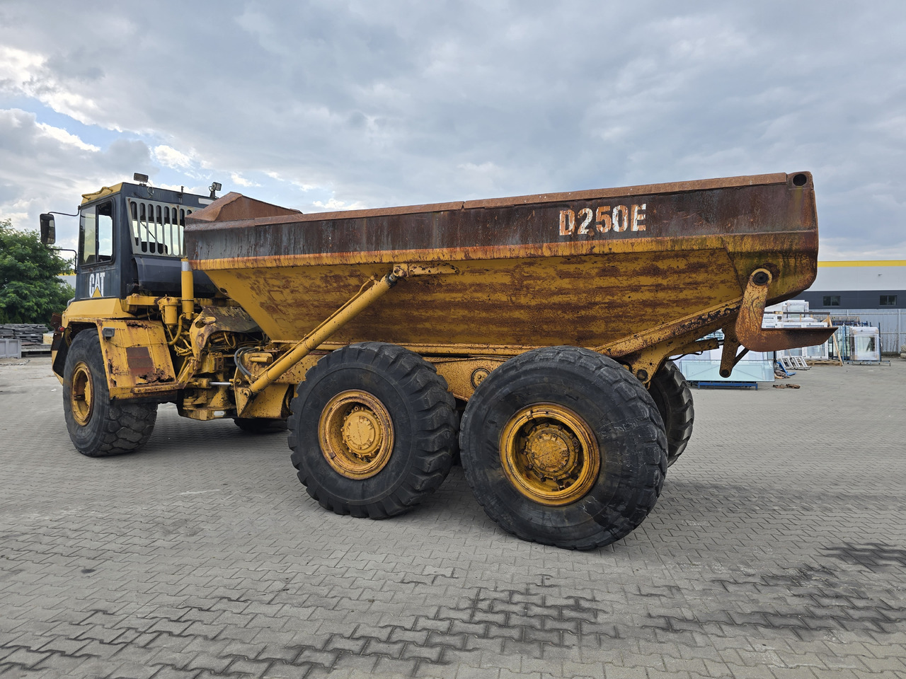 CATERPILLAR D 250 E - Сочленённый самосвал: фото 5 CATERPILLAR D 250 E - Сочленённый самосвал: фото 5