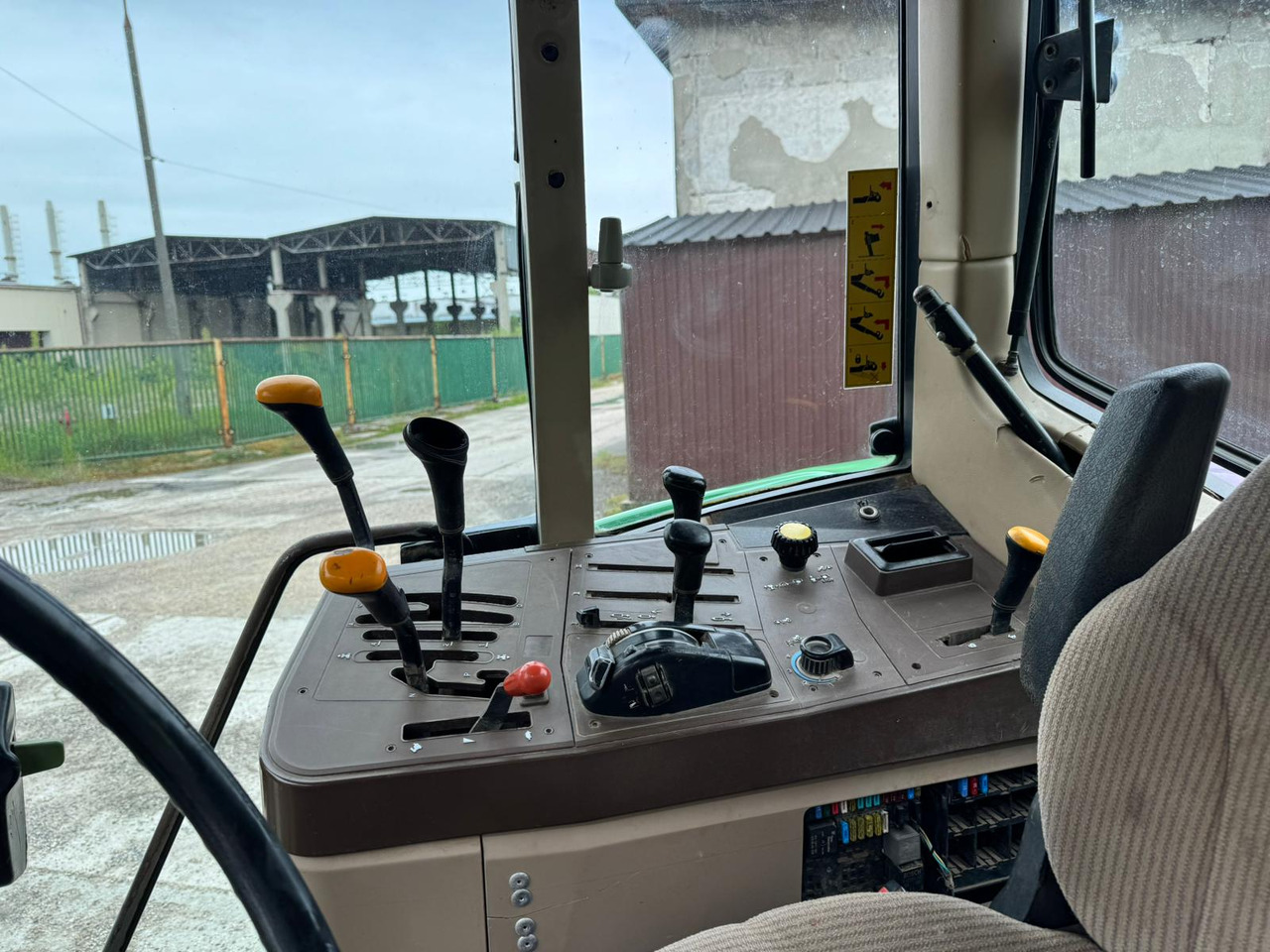 JOHN DEERE 6110 - Трактор: фото 4 JOHN DEERE 6110 - Трактор: фото 4