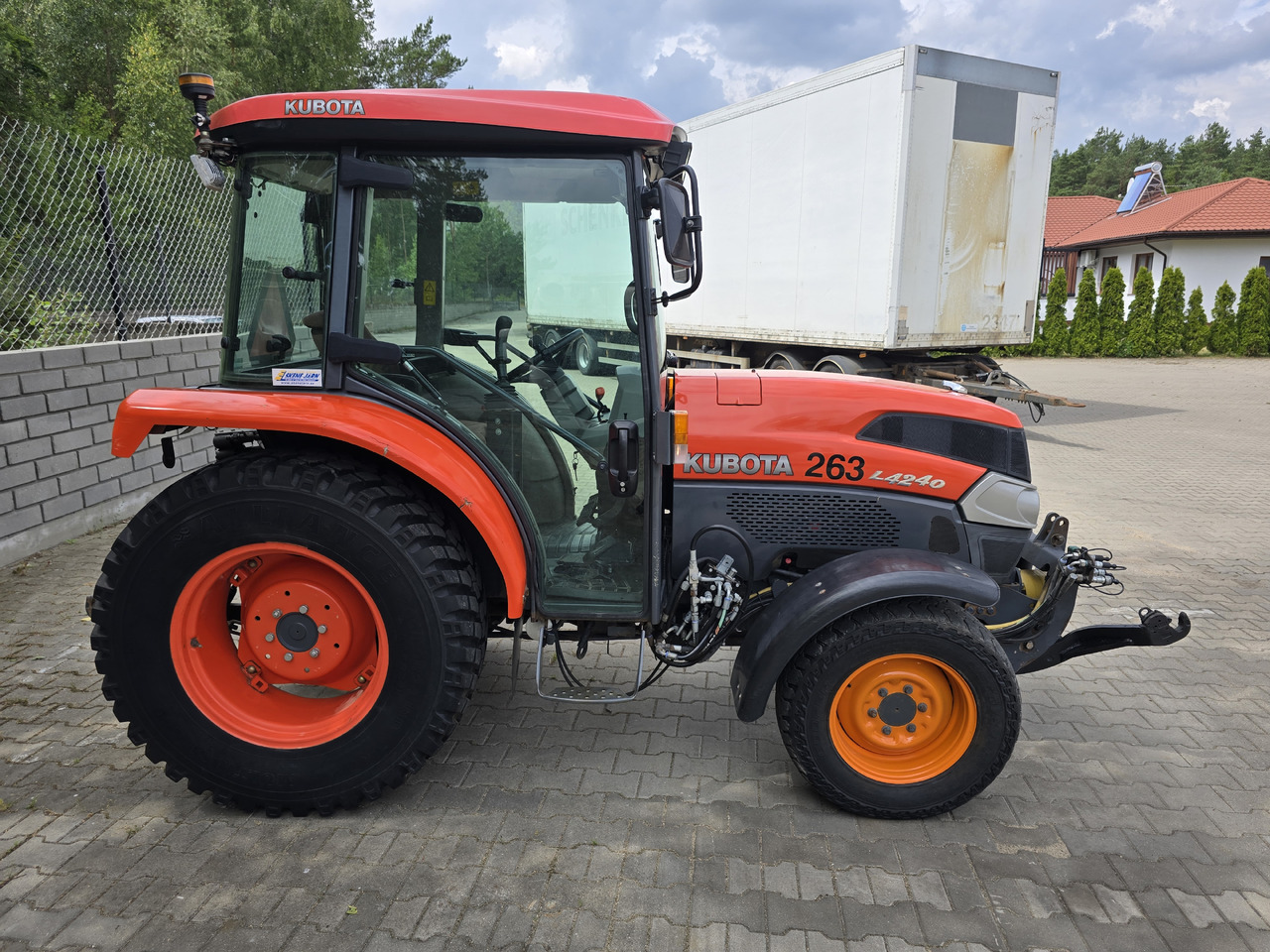 KUBOTA 4240 - Трактор: фото 5 KUBOTA 4240 - Трактор: фото 5