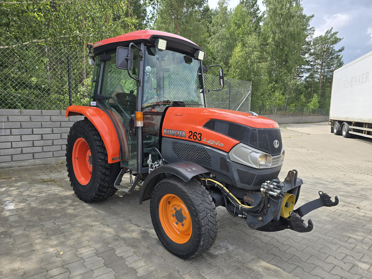KUBOTA 4240 - Трактор: фото 3 KUBOTA 4240 - Трактор: фото 3