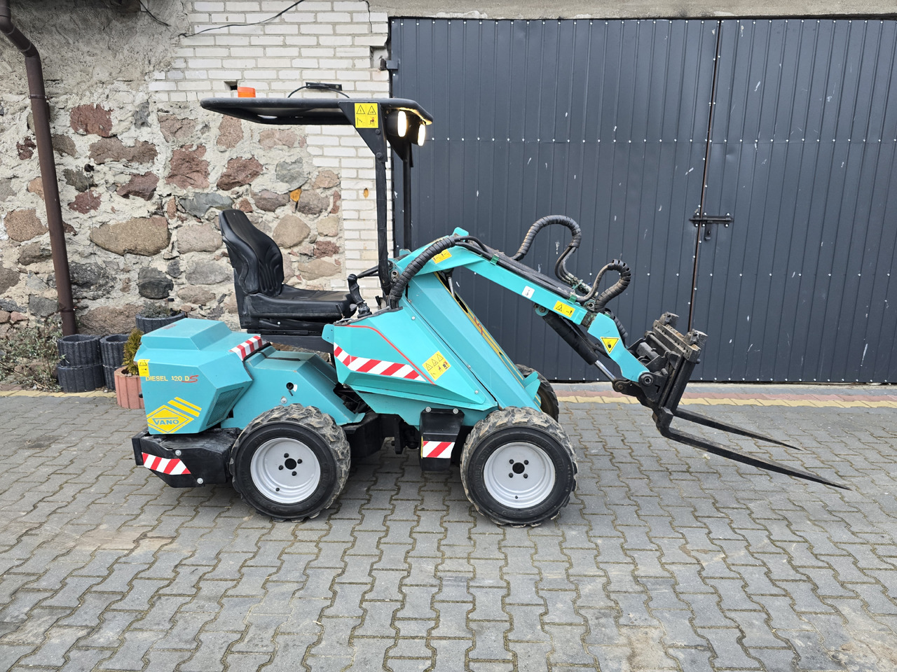 VANO 120 DS - Мини-погрузчик с бортовым поворотом: фото 1 VANO 120 DS - Мини-погрузчик с бортовым поворотом: фото 1