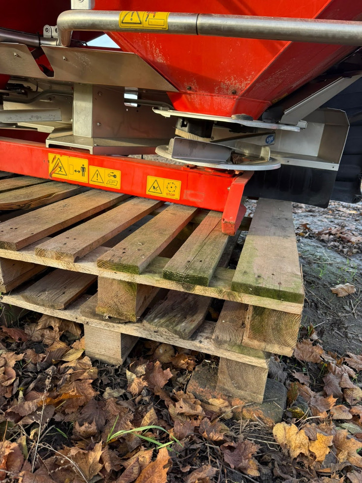 Kuhn Axis M 30.2 Q-V8 - Разбрасыватель удобрений: фото 4 Kuhn Axis M 30.2 Q-V8 - Разбрасыватель удобрений: фото 4