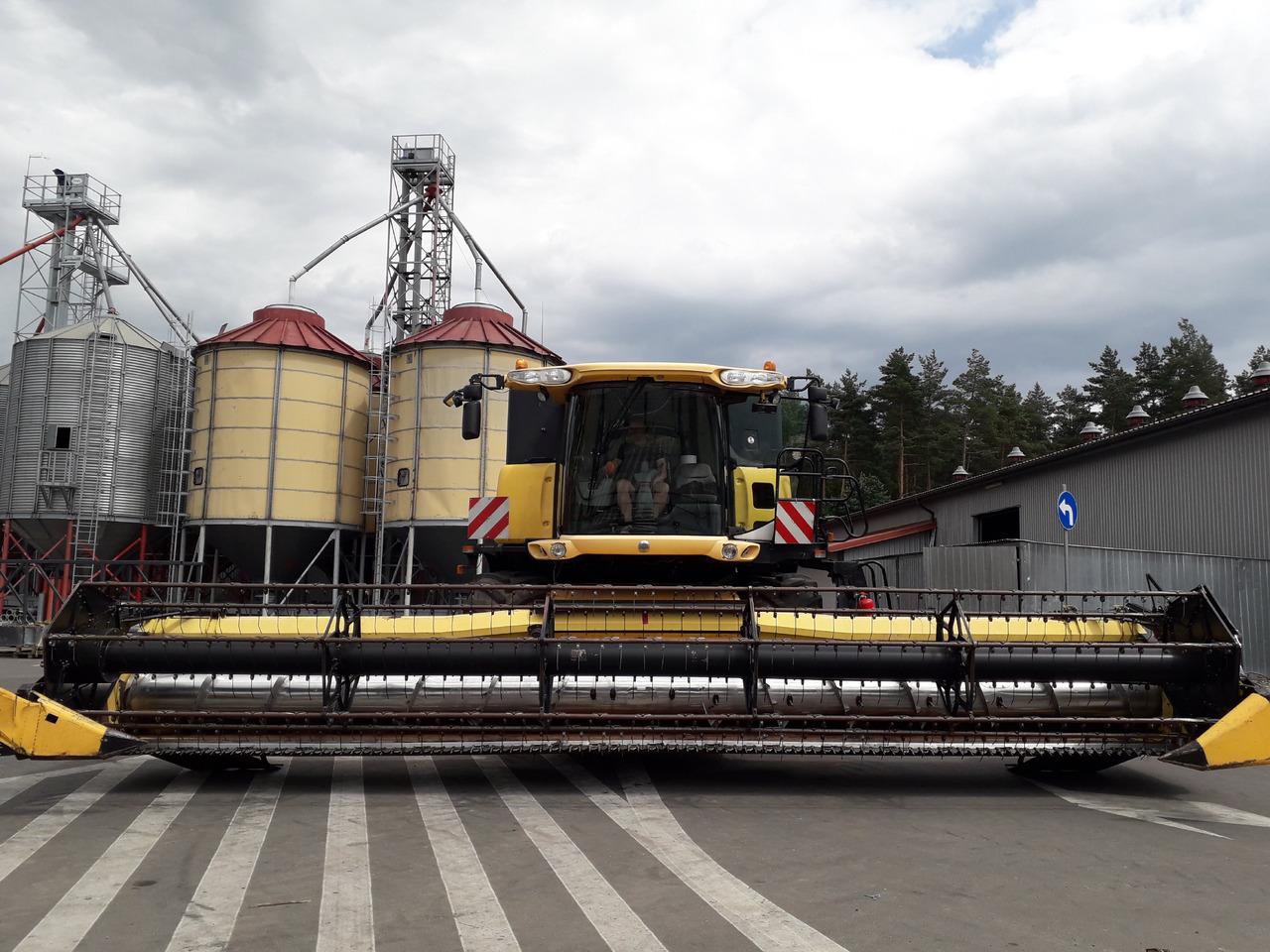 New-holland CR9080 - Зерноуборочный комбайн: фото 3 New-holland CR9080 - Зерноуборочный комбайн: фото 3