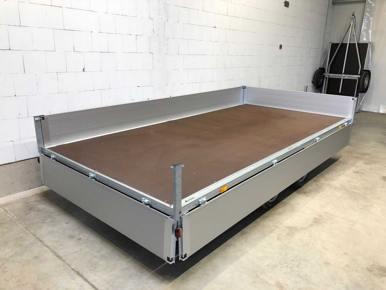 Новый Прицеп бортовой/ Платформа BOECKMANN HL-AL 4121/27 F Eco Hochlader: фото 8