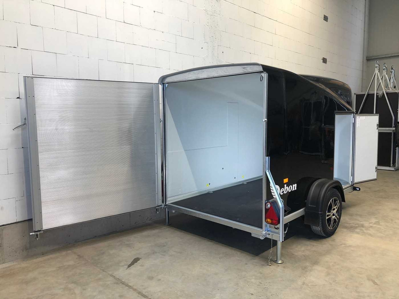 CHEVAL LIBERTE DEBON Cargo 1300.02+Tür Alu-Felgen Kofferanhänger - Прицеп-фургон: фото 3 CHEVAL LIBERTE DEBON Cargo 1300.02+Tür Alu-Felgen Kofferanhänger - Прицеп-фургон: фото 3