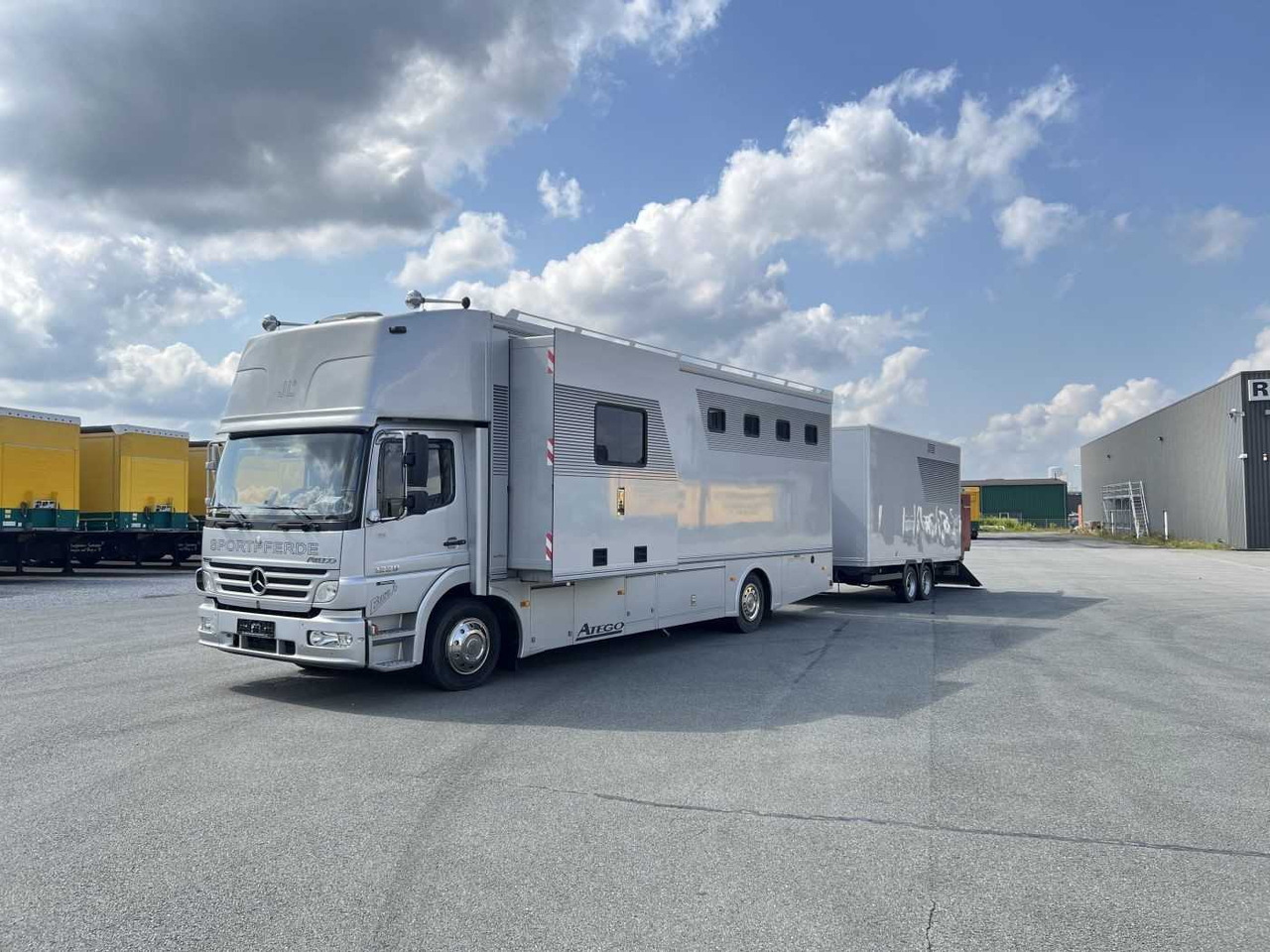MERCEDES-BENZ Atego 1229 + Anhänger LKW - Коневоз: фото 5 MERCEDES-BENZ Atego 1229 + Anhänger LKW - Коневоз: фото 5