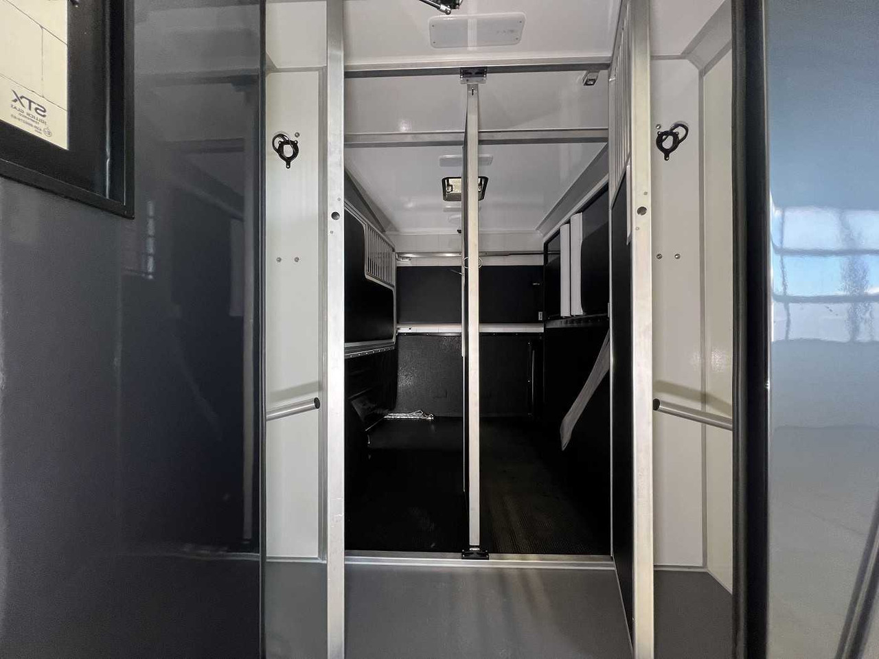 Новый Коневоз, Лёгкий коммерческий автомобиль RENAULT Master Haras STX 5-Sitzer LKW: фото 10