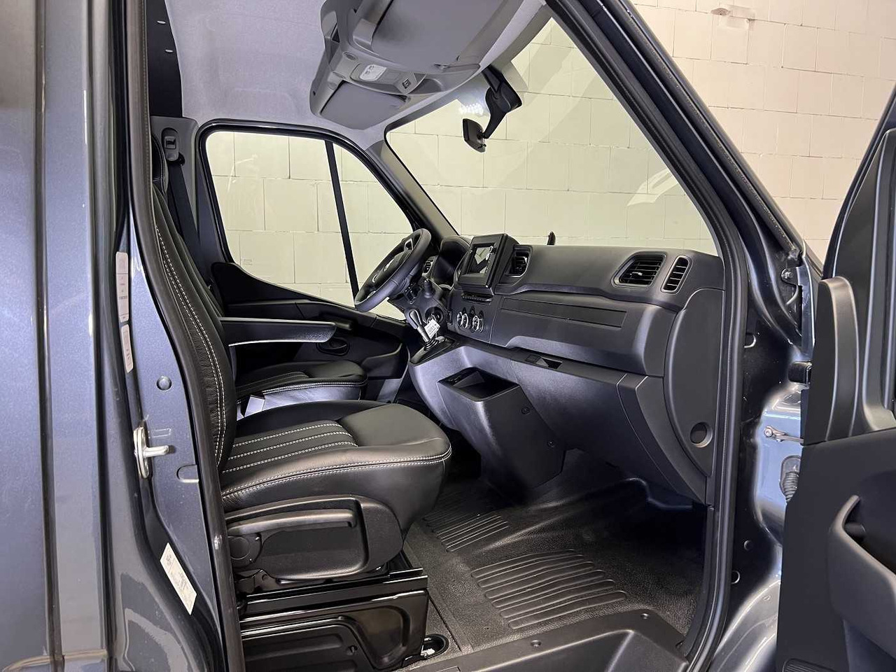 Новый Коневоз, Лёгкий коммерческий автомобиль RENAULT Master Haras STX 5-Sitzer LKW: фото 22