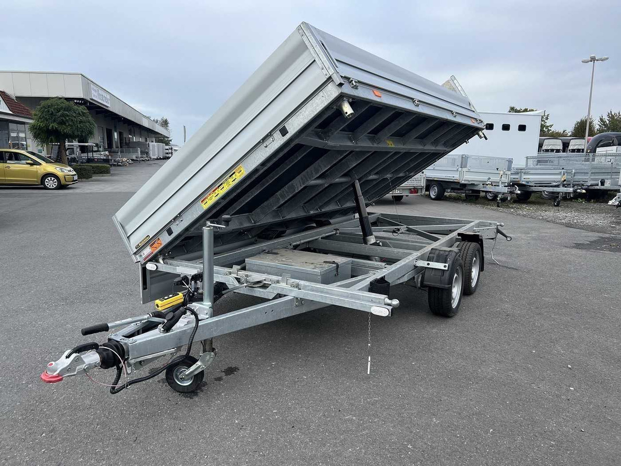 VEZEKO Juki 35.4 Multi Multidreiseitenkipper - Самосвальный прицеп: фото 4 VEZEKO Juki 35.4 Multi Multidreiseitenkipper - Самосвальный прицеп: фото 4