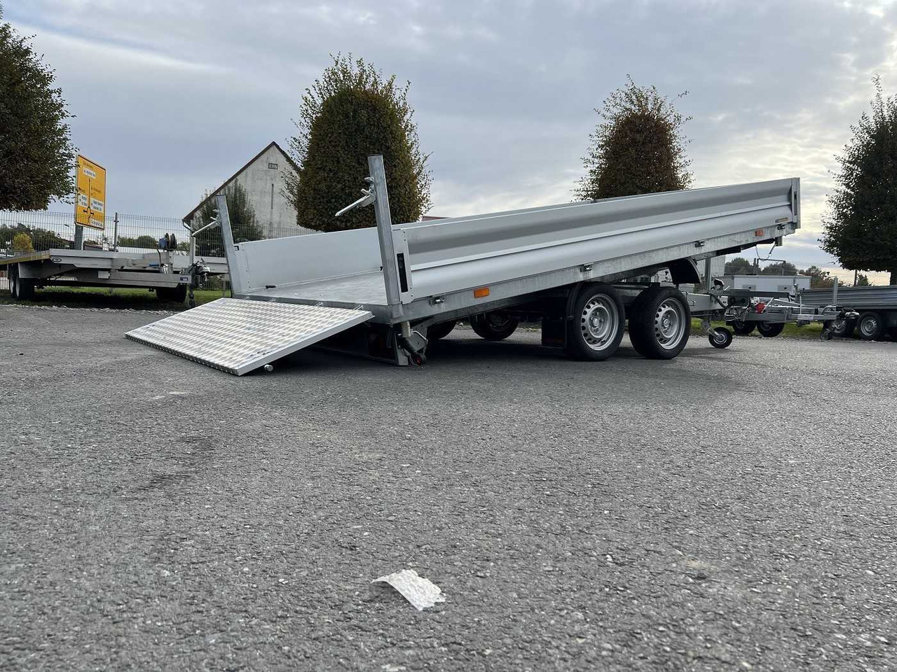 VEZEKO Juki 35.4 Multi Multidreiseitenkipper - Самосвальный прицеп: фото 3 VEZEKO Juki 35.4 Multi Multidreiseitenkipper - Самосвальный прицеп: фото 3