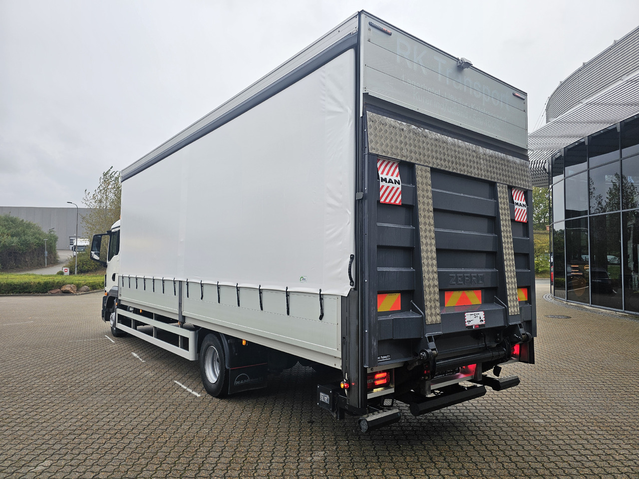 MAN TGL 12.250 - Тентованный грузовик: фото 4 MAN TGL 12.250 - Тентованный грузовик: фото 4