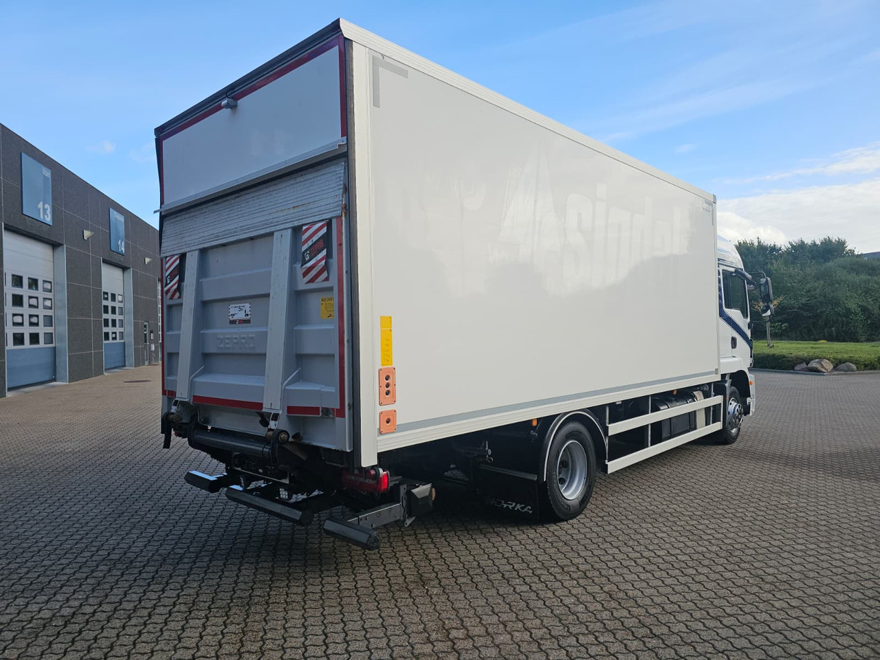 MAN TGM 15.290 - Грузовик с закрытым кузовом: фото 3 MAN TGM 15.290 - Грузовик с закрытым кузовом: фото 3