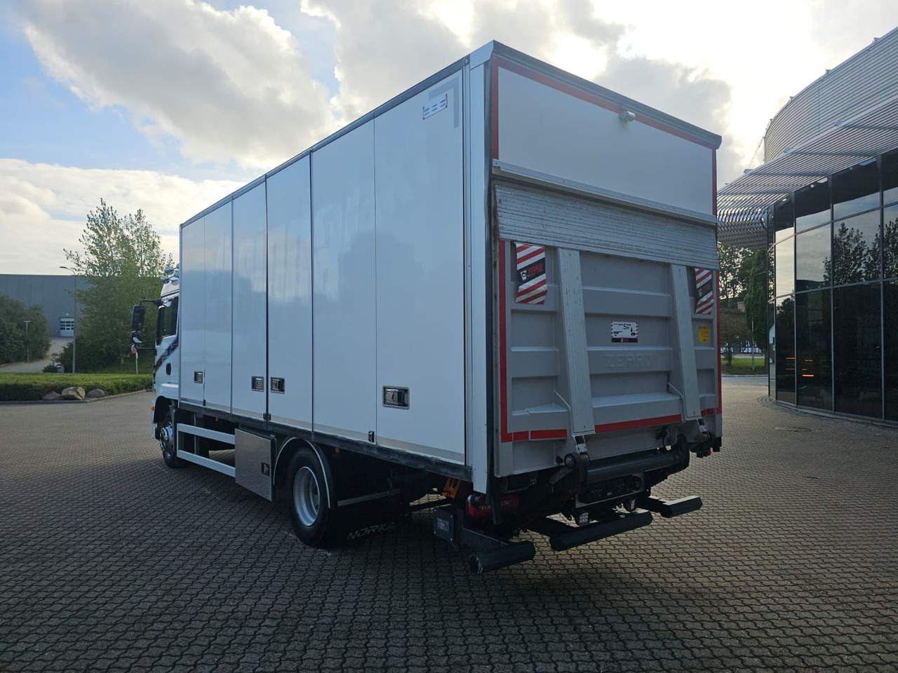 MAN TGM 15.290 - Грузовик с закрытым кузовом: фото 4 MAN TGM 15.290 - Грузовик с закрытым кузовом: фото 4