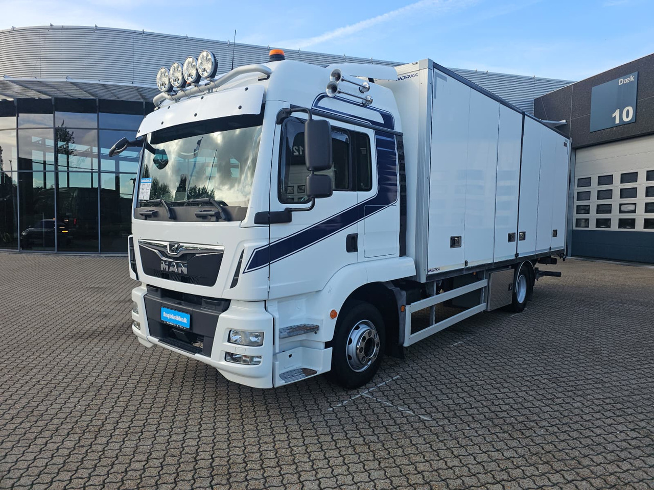 MAN TGM 15.290 - Грузовик с закрытым кузовом: фото 1 MAN TGM 15.290 - Грузовик с закрытым кузовом: фото 1