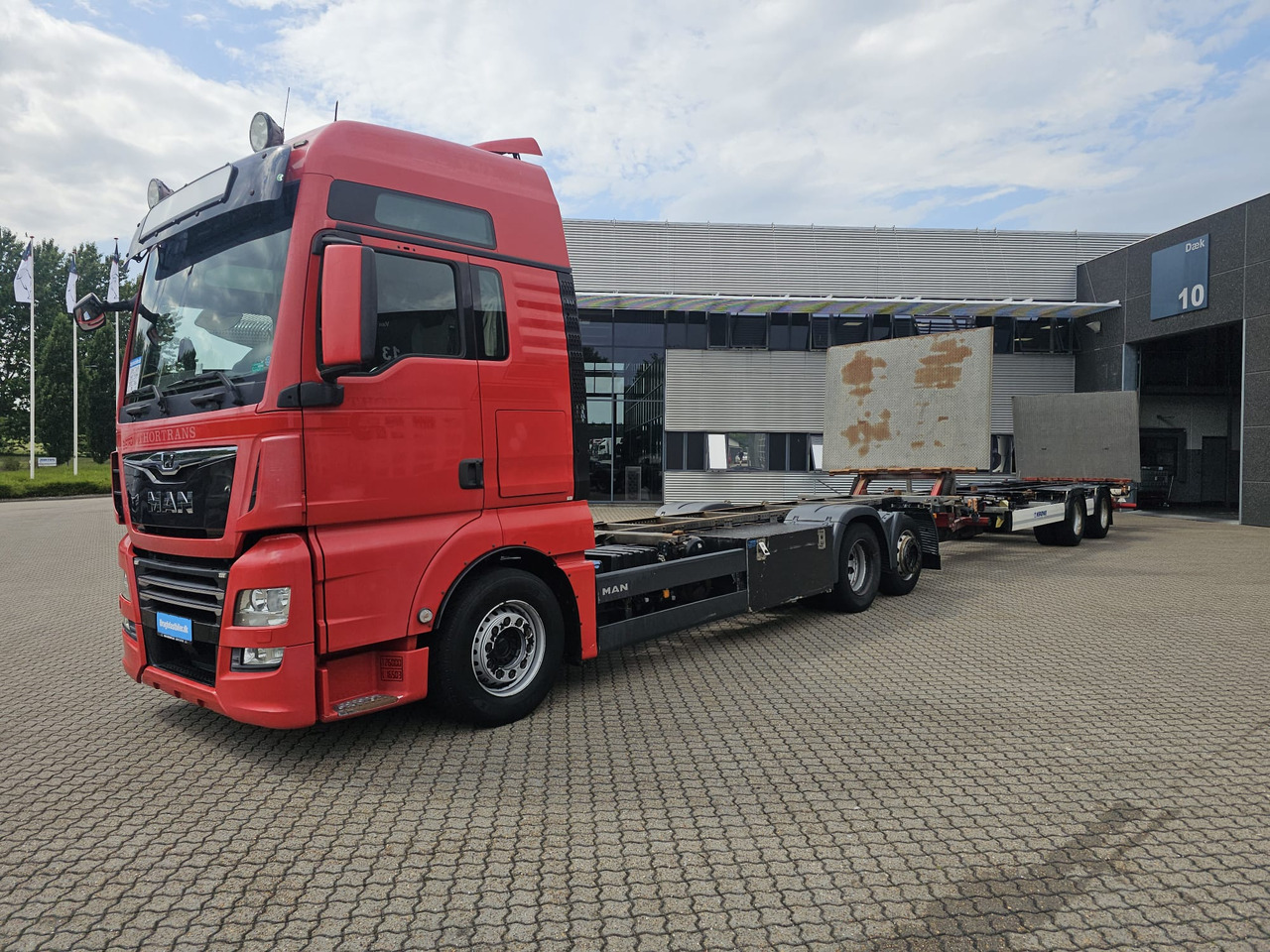 MAN TGX 26.500 with trailer - Грузовик-контейнеровоз/ Сменный кузов: фото 1 MAN TGX 26.500 with trailer - Грузовик-контейнеровоз/ Сменный кузов: фото 1