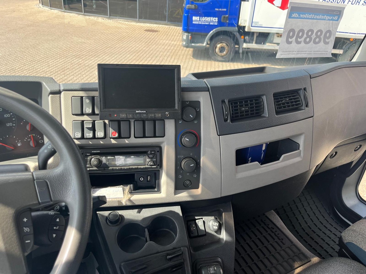 Volvo FL210 - Грузовик с закрытым кузовом: фото 5 Volvo FL210 - Грузовик с закрытым кузовом: фото 5