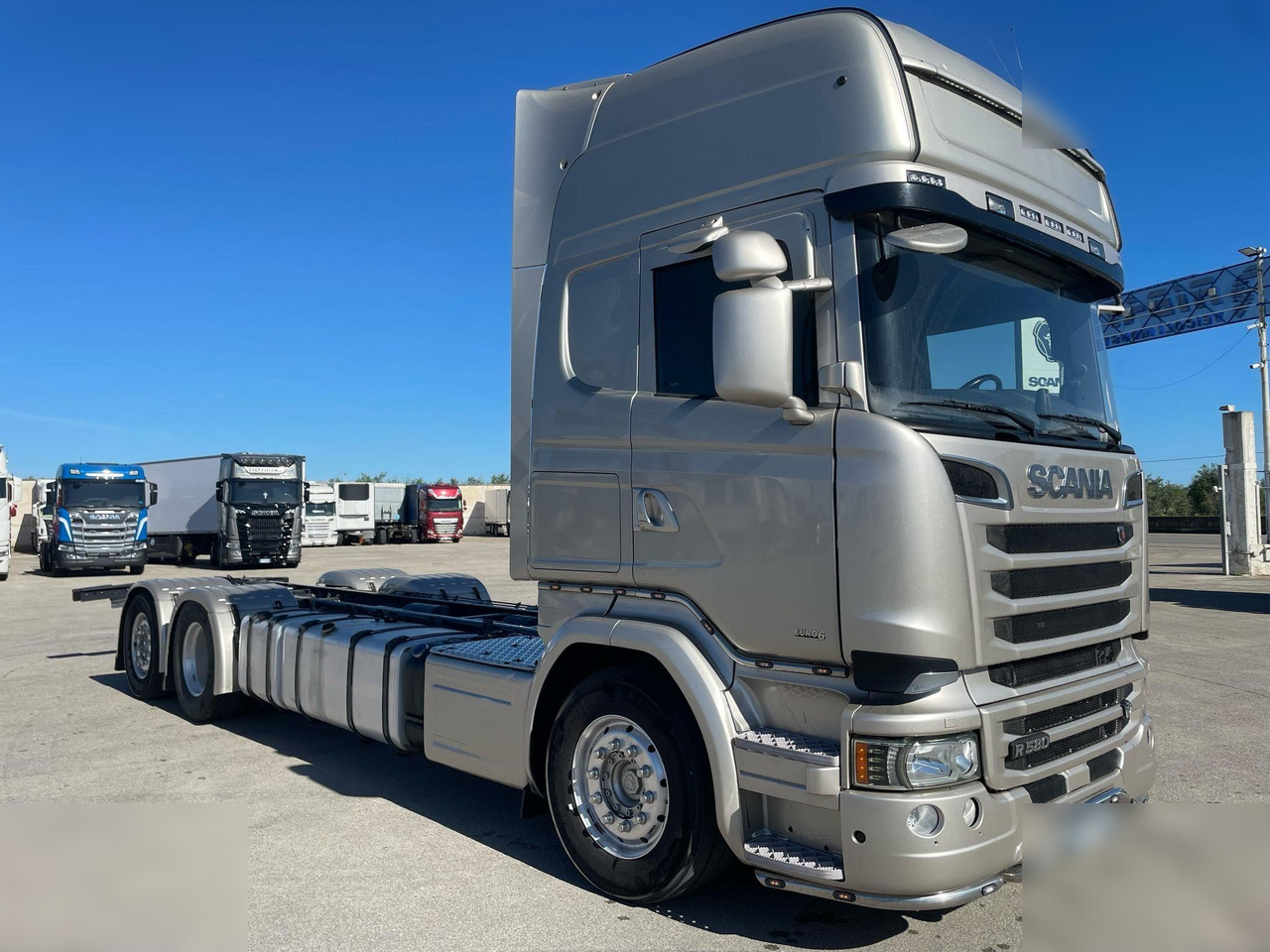 SCANIA R580 - Грузовик-шасси: фото 2 SCANIA R580 - Грузовик-шасси: фото 2