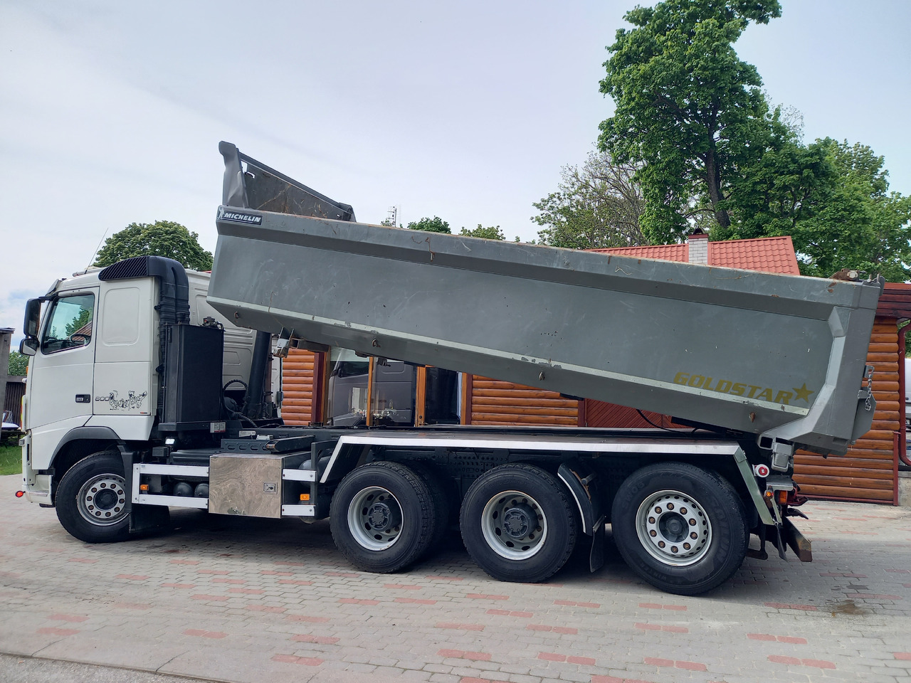 VOLVO FH16, 8x4, BIG AXLES, RETARDER, GW 39500 KG - Самосвал: фото 2 VOLVO FH16, 8x4, BIG AXLES, RETARDER, GW 39500 KG - Самосвал: фото 2