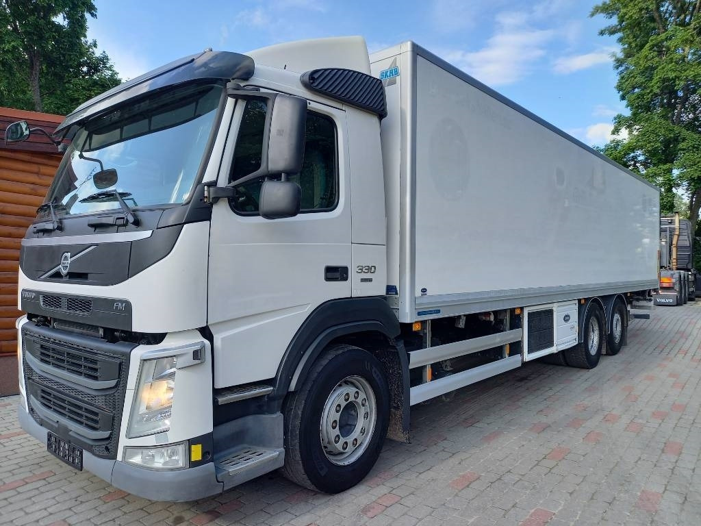 Volvo FM 330, 6x2, CARRIER SUPRA 950 U - Рефрижератор: фото 1 Volvo FM 330, 6x2, CARRIER SUPRA 950 U - Рефрижератор: фото 1