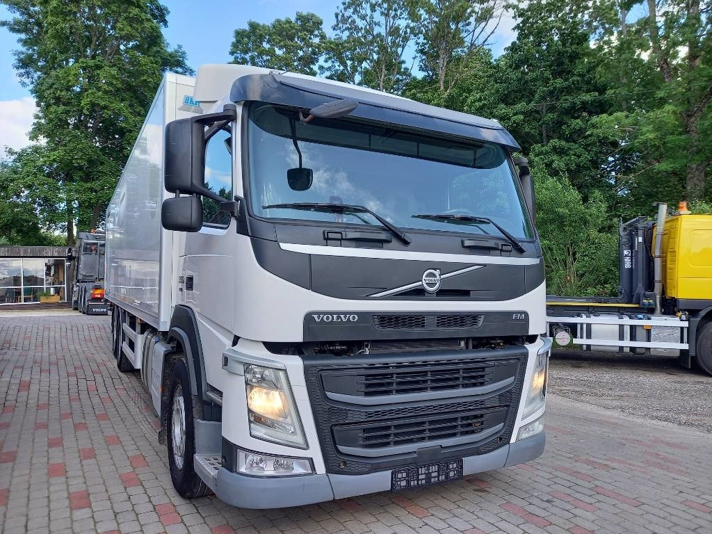 Volvo FM 330, 6x2, CARRIER SUPRA 950 U - Рефрижератор: фото 4 Volvo FM 330, 6x2, CARRIER SUPRA 950 U - Рефрижератор: фото 4
