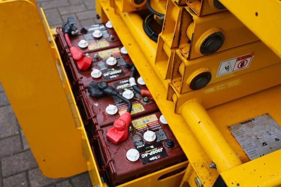 Haulotte Compact 10 Electric, 10.2m Working Height, 450kg C - Ножничный подъемник: фото 4 Haulotte Compact 10 Electric, 10.2m Working Height, 450kg C - Ножничный подъемник: фото 4