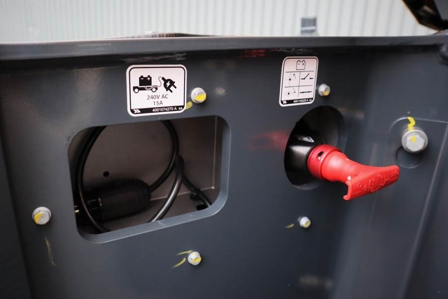 Ножничный подъемник Haulotte Compact 10N Valid inspection, *Guarantee! Non Mark: фото 6 Ножничный подъемник Haulotte Compact 10N Valid inspection, *Guarantee! Non Mark: фото 6