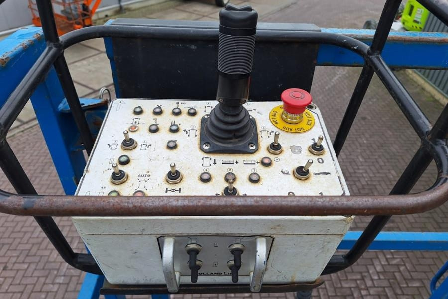 Holland Lift Megastar G320DL30 4WDS/N Diesel, 4x4x4 Drive, 34m - Ножничный подъемник: фото 4 Holland Lift Megastar G320DL30 4WDS/N Diesel, 4x4x4 Drive, 34m - Ножничный подъемник: фото 4