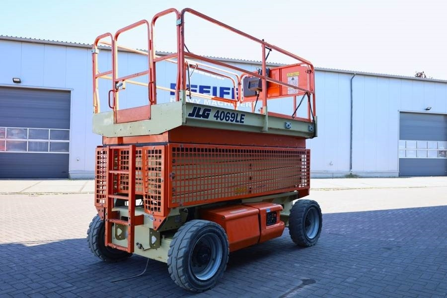 JLG 4069LE Electric, 14.2m Working Height, 360kg Capac - Ножничный подъемник: фото 2 JLG 4069LE Electric, 14.2m Working Height, 360kg Capac - Ножничный подъемник: фото 2