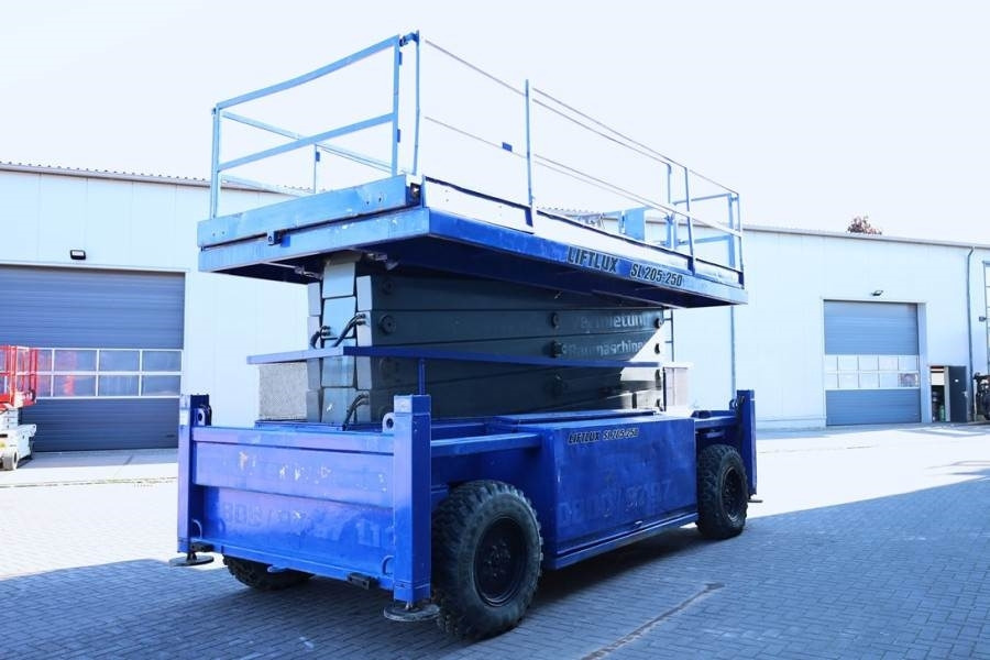 Liftlux SL205-25D Diesel, 4x4 Drive, Hydraulic Deck Extens - Ножничный подъемник: фото 2 Liftlux SL205-25D Diesel, 4x4 Drive, Hydraulic Deck Extens - Ножничный подъемник: фото 2