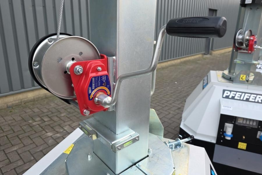 Trime X-Mast 4 × 320W LED Valid Inspection, *Guarantee! - Осветительная мачта: фото 3 Trime X-Mast 4 × 320W LED Valid Inspection, *Guarantee! - Осветительная мачта: фото 3