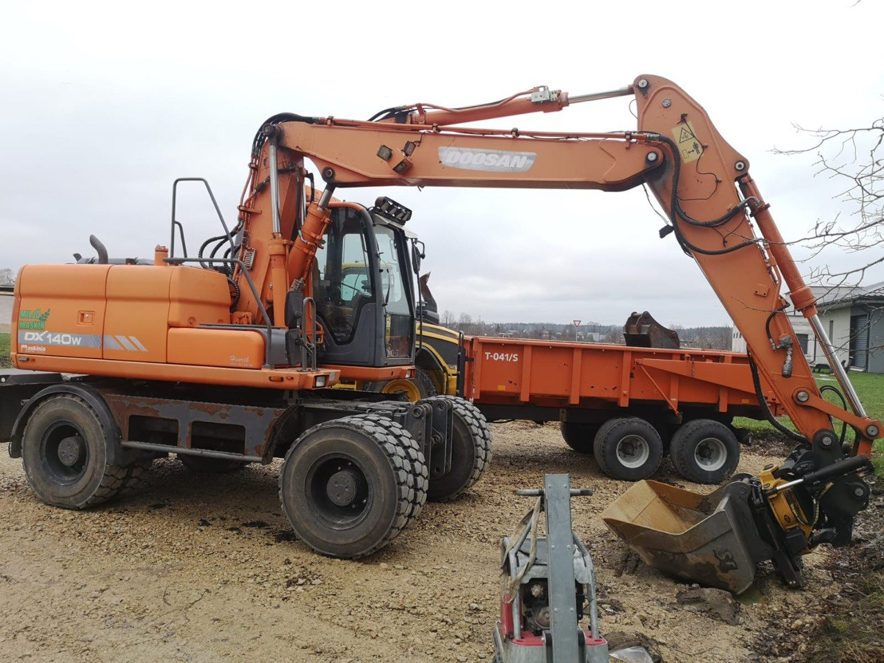 Doosan DX 140 - Колёсный экскаватор: фото 3 Doosan DX 140 - Колёсный экскаватор: фото 3