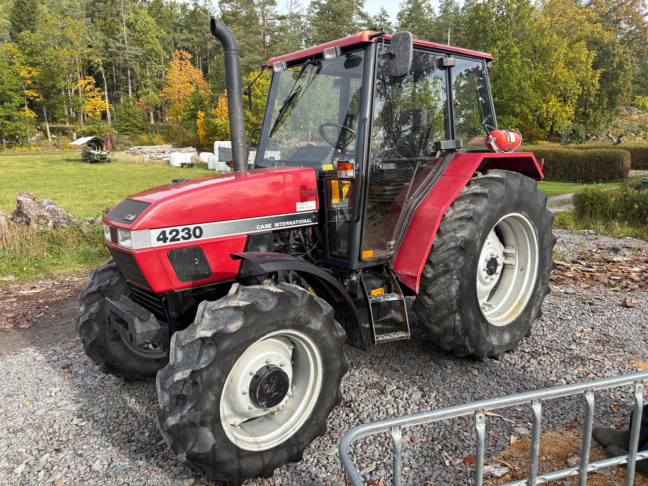 Case IH 4230 - Трактор: фото 1 Case IH 4230 - Трактор: фото 1