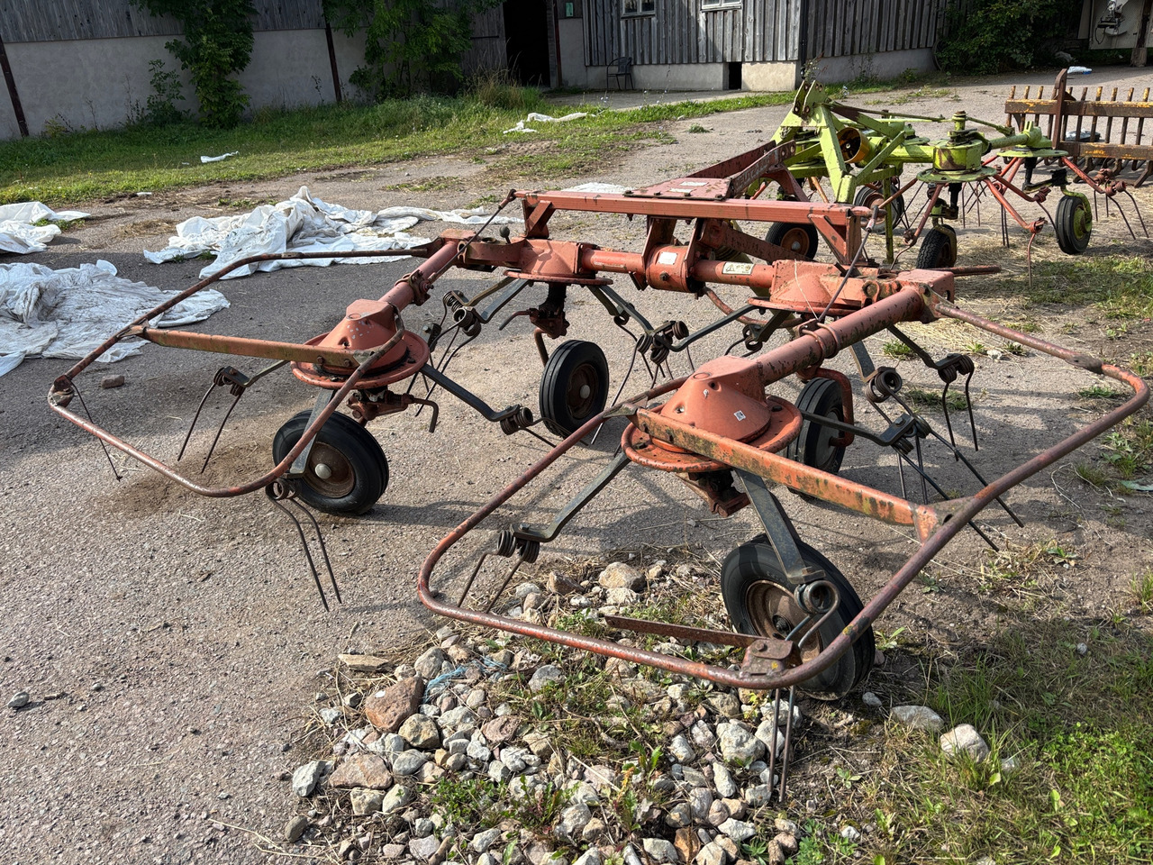 Deutz-Fahr KH400 - Сеноворошилка: фото 1 Deutz-Fahr KH400 - Сеноворошилка: фото 1