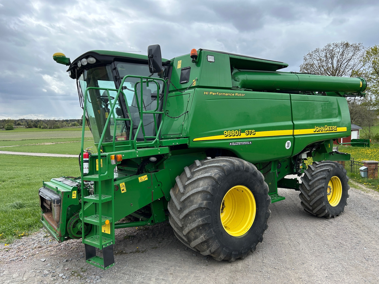 John Deere 9880i STS - Зерноуборочный комбайн: фото 1 John Deere 9880i STS - Зерноуборочный комбайн: фото 1