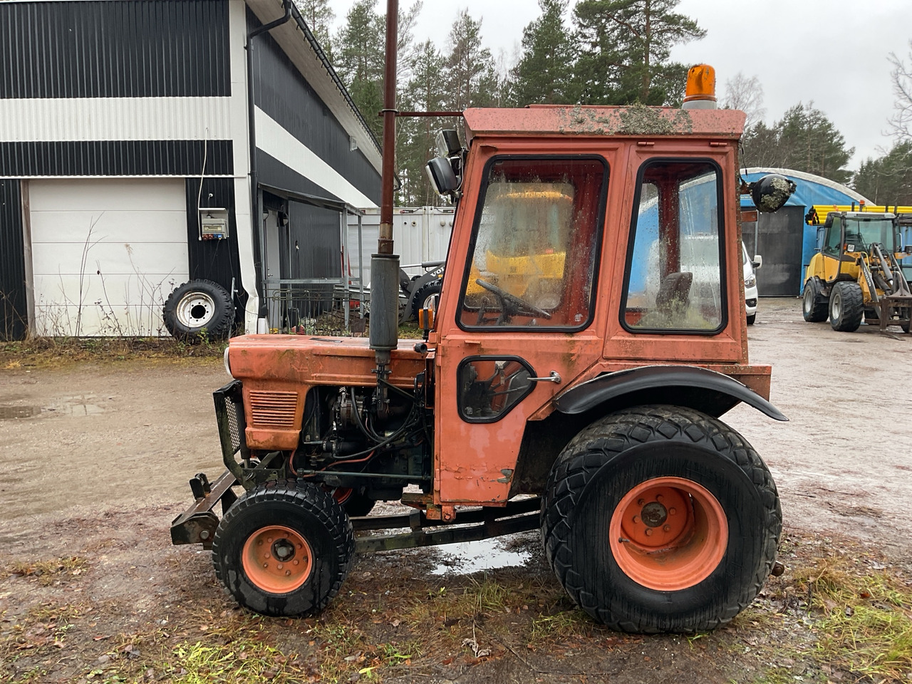 Kubota L185 - Трактор: фото 1 Kubota L185 - Трактор: фото 1