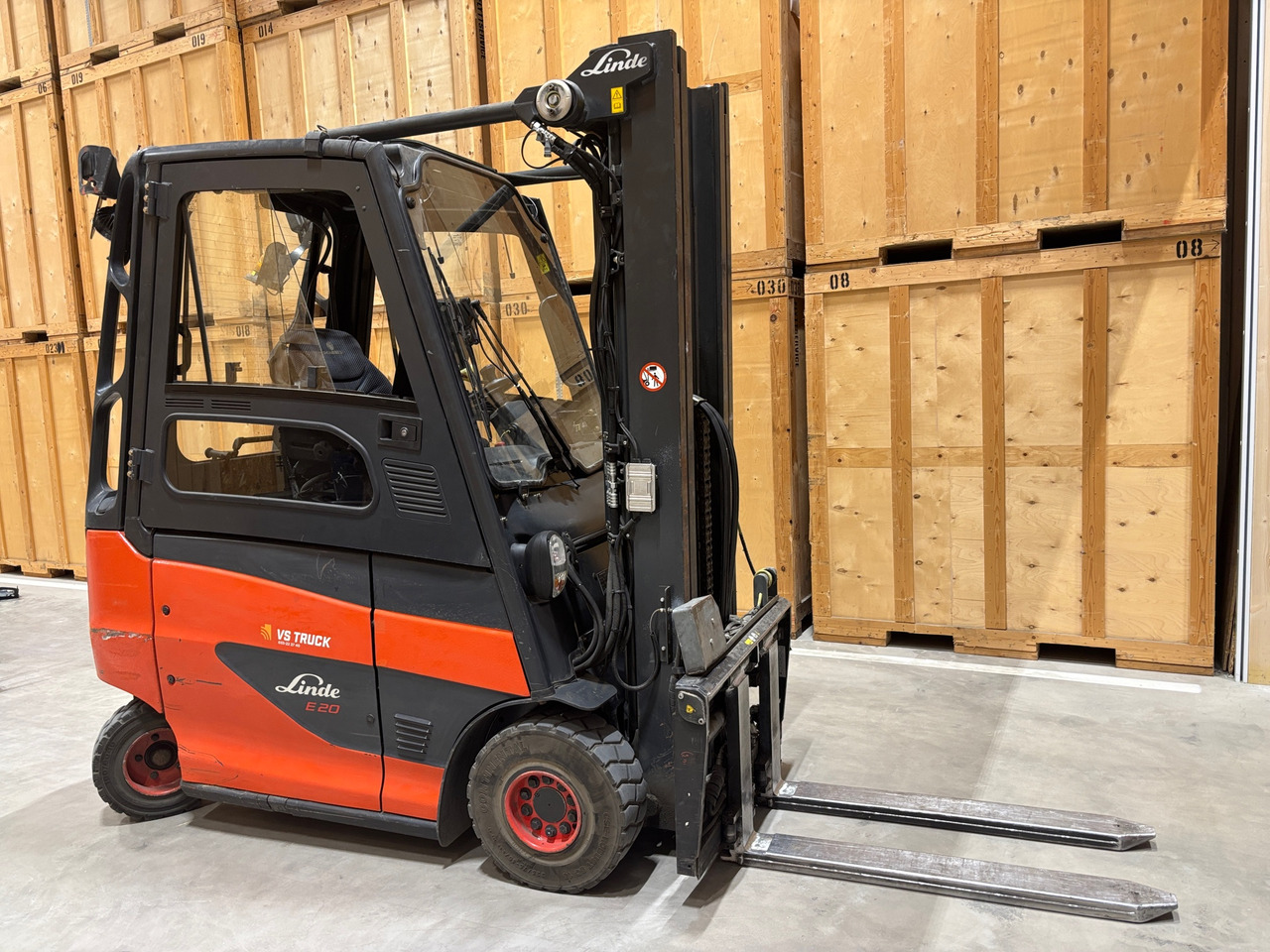 Linde E20 - Погрузочно-разгрузочная техника: фото 1 Linde E20 - Погрузочно-разгрузочная техника: фото 1