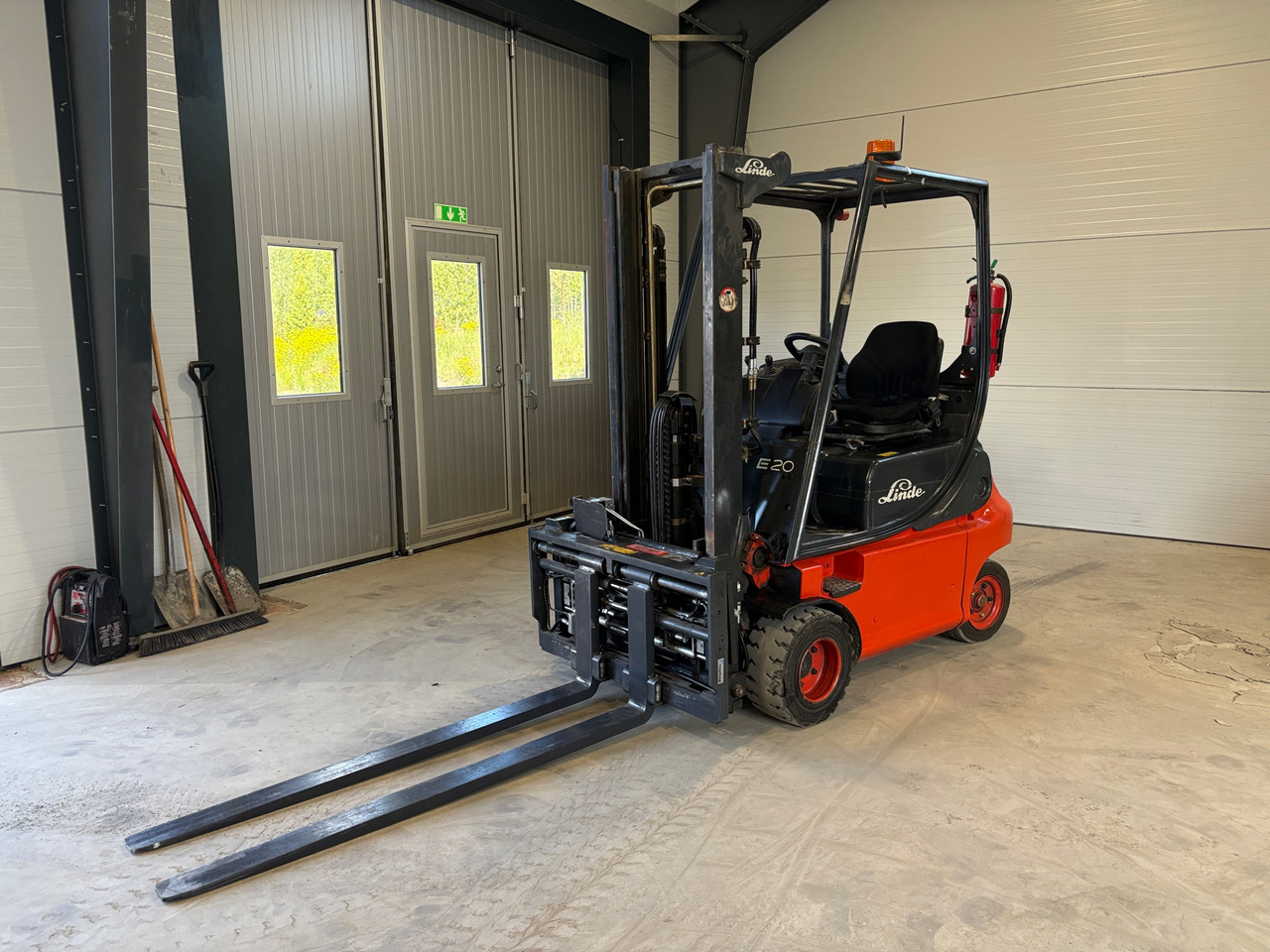 Linde E20P-02 - Погрузочно-разгрузочная техника: фото 1 Linde E20P-02 - Погрузочно-разгрузочная техника: фото 1