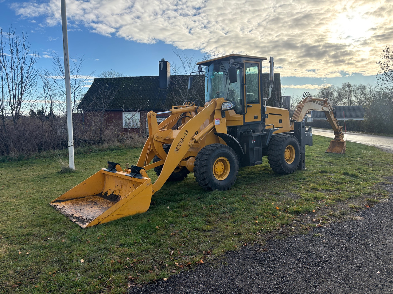 SDRG WZ15-26 - Экскаватор-погрузчик: фото 1 SDRG WZ15-26 - Экскаватор-погрузчик: фото 1