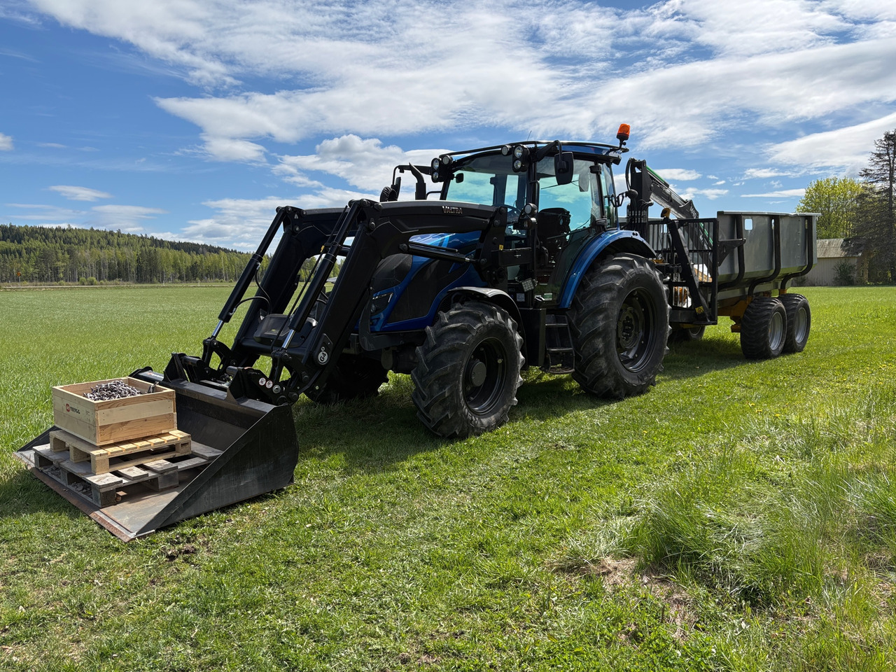 Valtra A114 - Трактор: фото 1 Valtra A114 - Трактор: фото 1