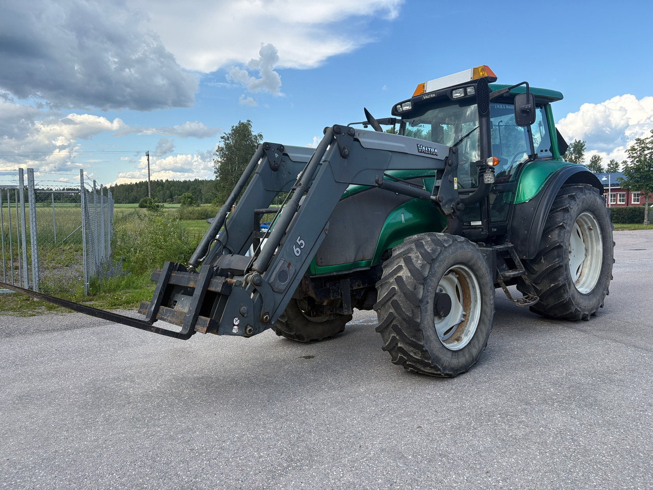 Valtra T120 - Трактор: фото 1 Valtra T120 - Трактор: фото 1