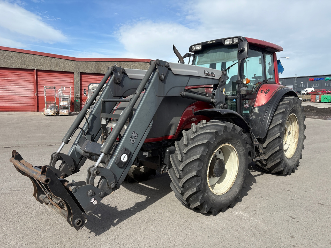 Valtra T170 - Трактор: фото 1 Valtra T170 - Трактор: фото 1