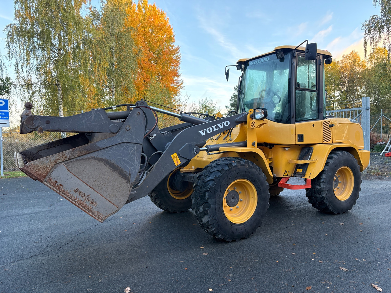 Volvo L30G - Колёсный погрузчик: фото 1 Volvo L30G - Колёсный погрузчик: фото 1