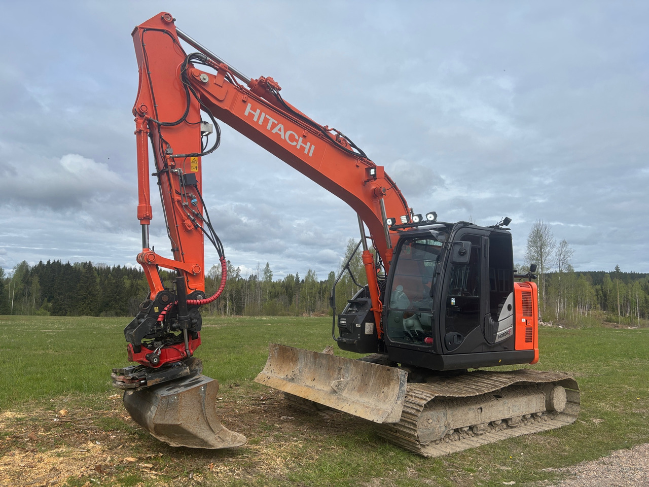 Zaxis 135US-6 - Экскаватор: фото 1 Zaxis 135US-6 - Экскаватор: фото 1